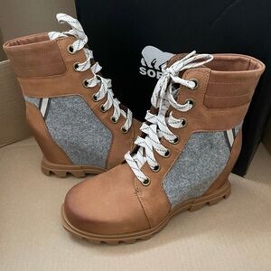 *NIB* SOREL Snow Boot | Joan Of Arctic III Lexie Wedge | Size: 8